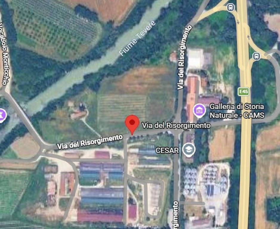 locale commerciale in vendita a Deruta in zona Casalina