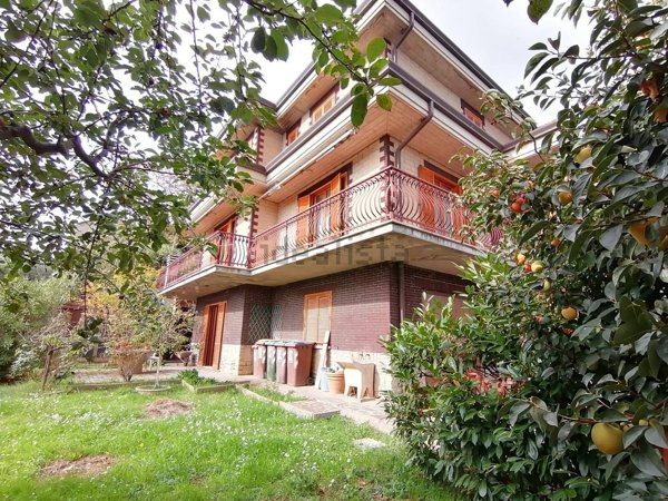 casa indipendente in vendita a Deruta in zona Ripabianca
