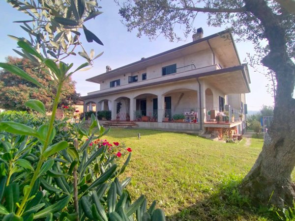 appartamento in vendita a Deruta in zona Fanciullata