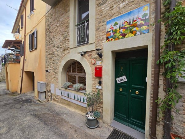 appartamento in vendita a Deruta in zona Castelleone