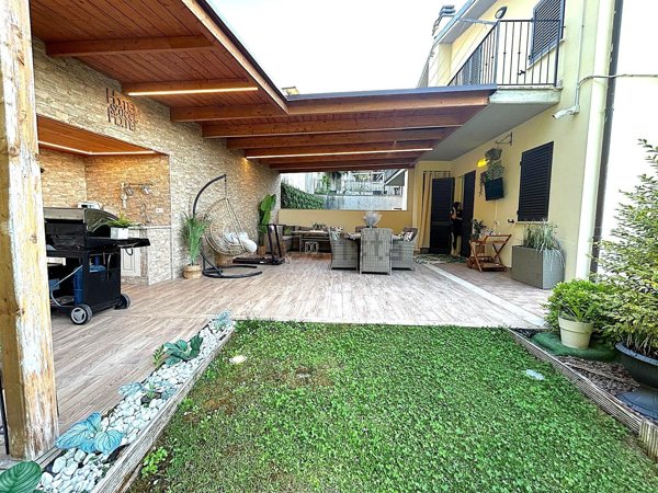 casa indipendente in vendita a Deruta