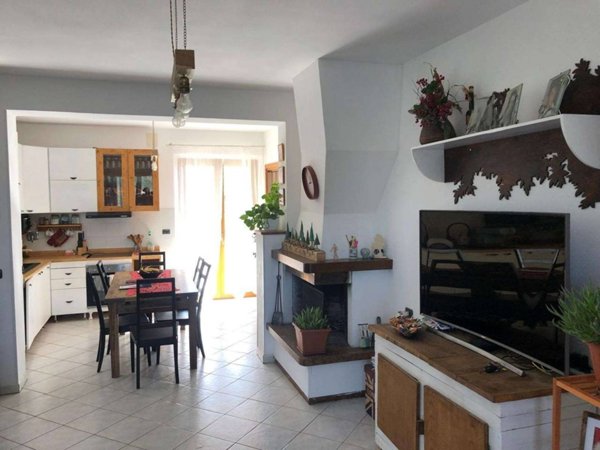 casa indipendente in vendita a Deruta
