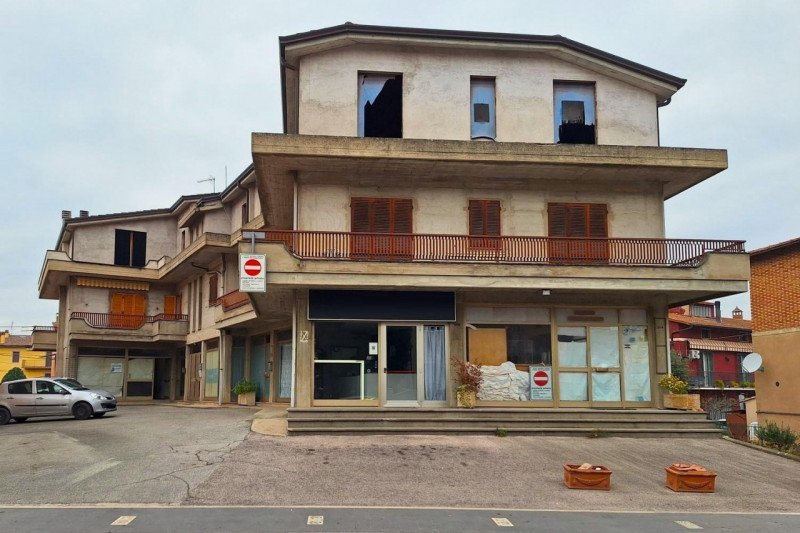 locale commerciale in vendita a Deruta