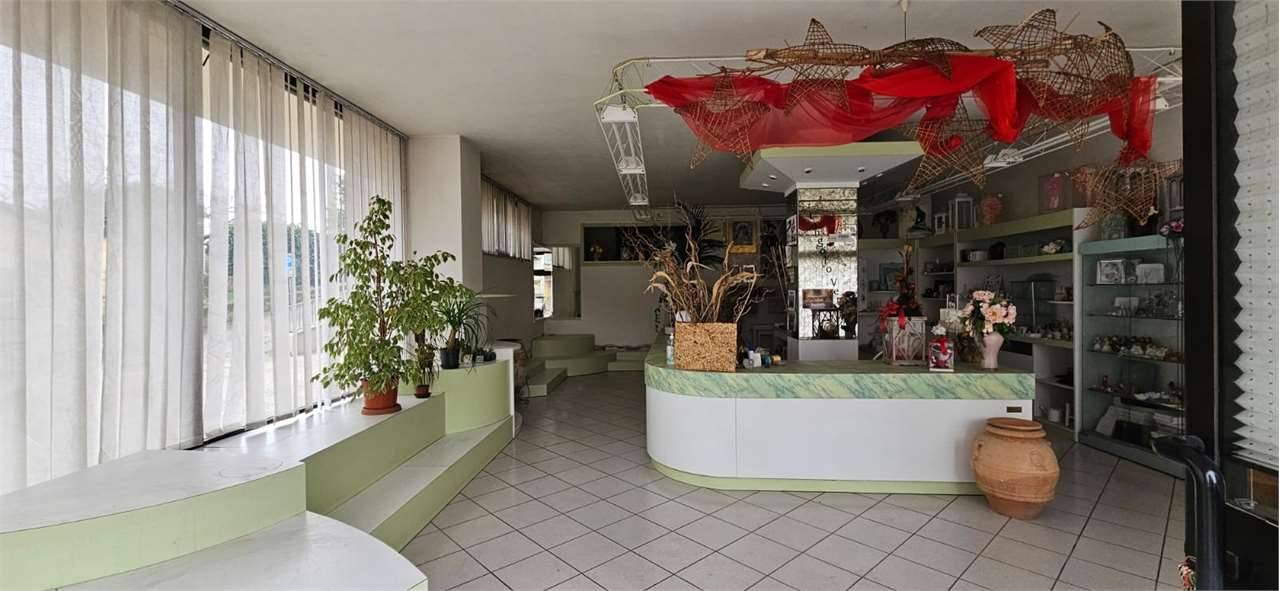 locale commerciale in vendita a Deruta in zona Ripabianca