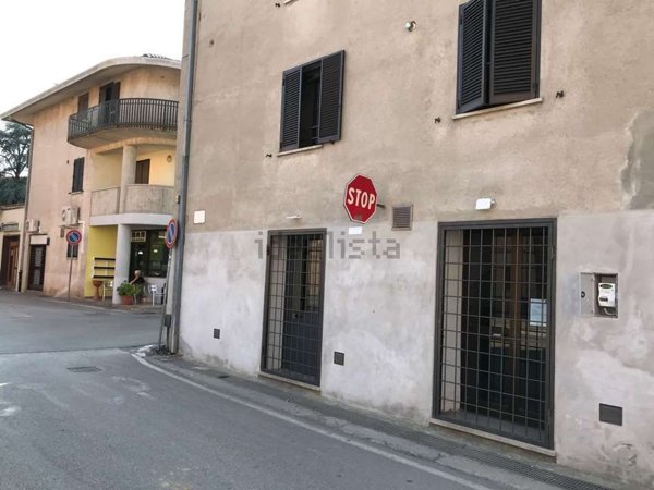 locale commerciale in vendita a Deruta