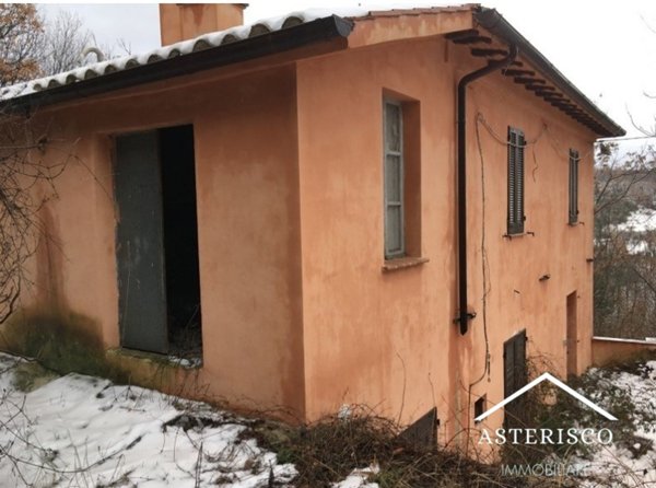 casa semindipendente in vendita a Foligno in zona Fondi