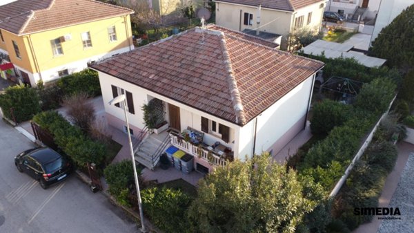 casa indipendente in vendita a Foligno in zona Borroni