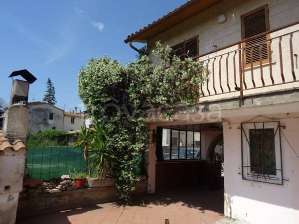 casa indipendente in vendita a Foligno in zona San Giovanni Profiamma