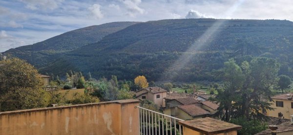 casa indipendente in vendita a Foligno