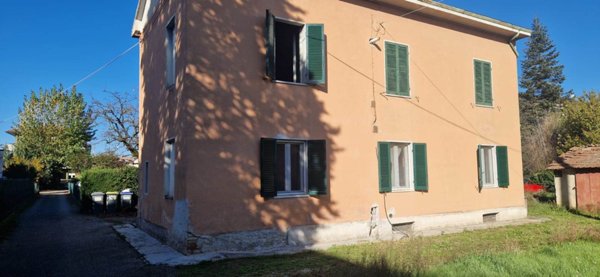 casa indipendente in vendita a Foligno in zona Fondi
