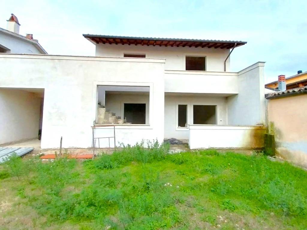 appartamento in vendita a Foligno in zona Fiamenga