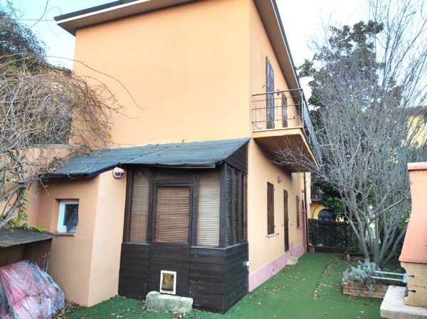 casa indipendente in vendita a Foligno