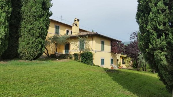 casa indipendente in vendita a Foligno