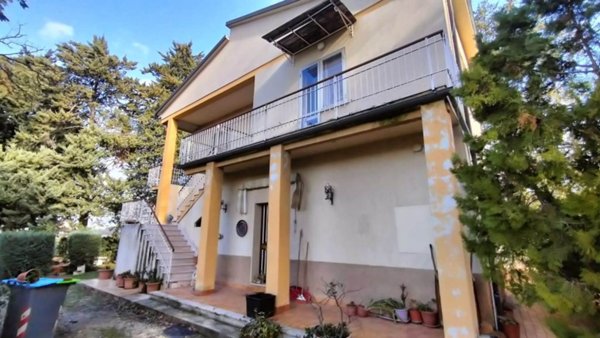 casa indipendente in vendita a Foligno in zona Sant'Eraclio