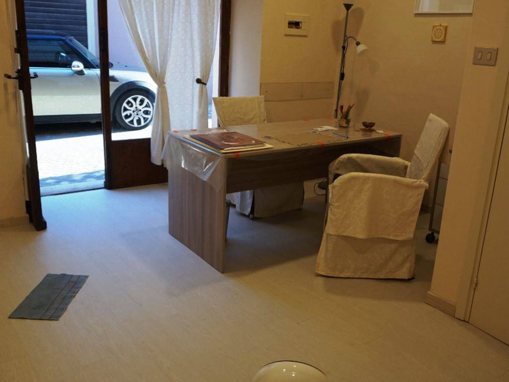 negozio in vendita a Foligno