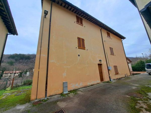 casa indipendente in vendita a Foligno in zona Colfiorito