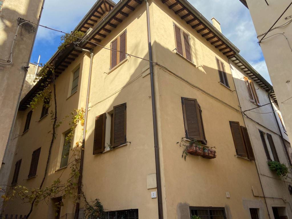 intera palazzina in vendita a Foligno