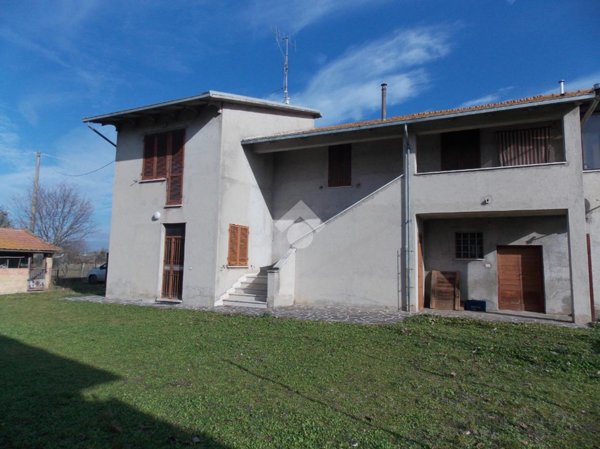 casa indipendente in vendita a Foligno in zona Sant'Eraclio