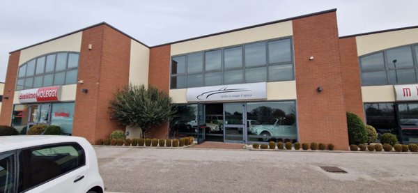 ufficio in vendita a Foligno