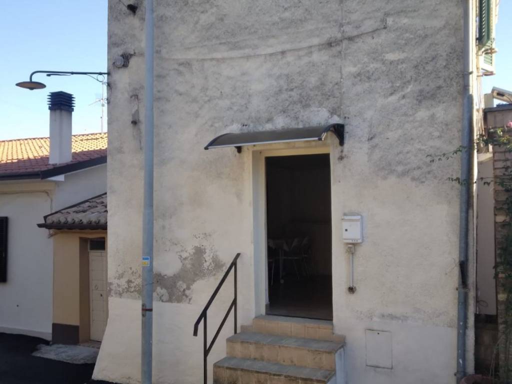 casa indipendente in vendita a Foligno in zona San Giovanni Profiamma