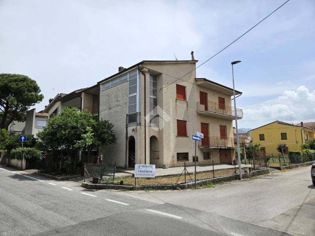 appartamento in vendita a Foligno in zona Fondi
