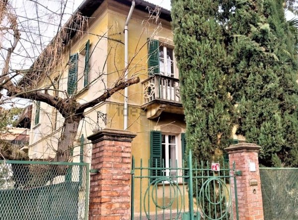 casa indipendente in vendita a Foligno