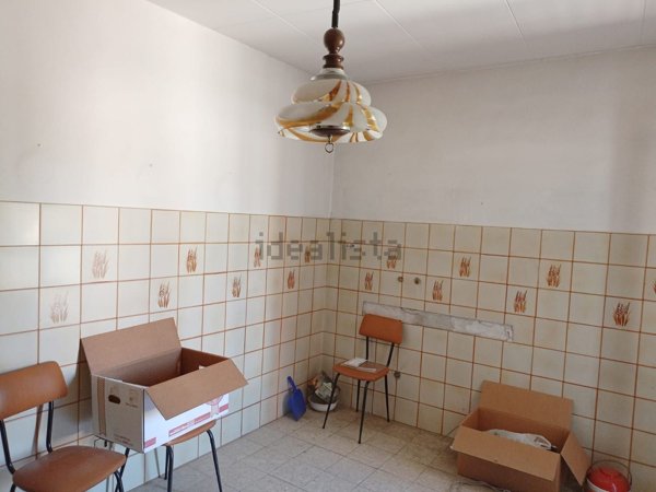 casa indipendente in vendita a Foligno in zona Fondi