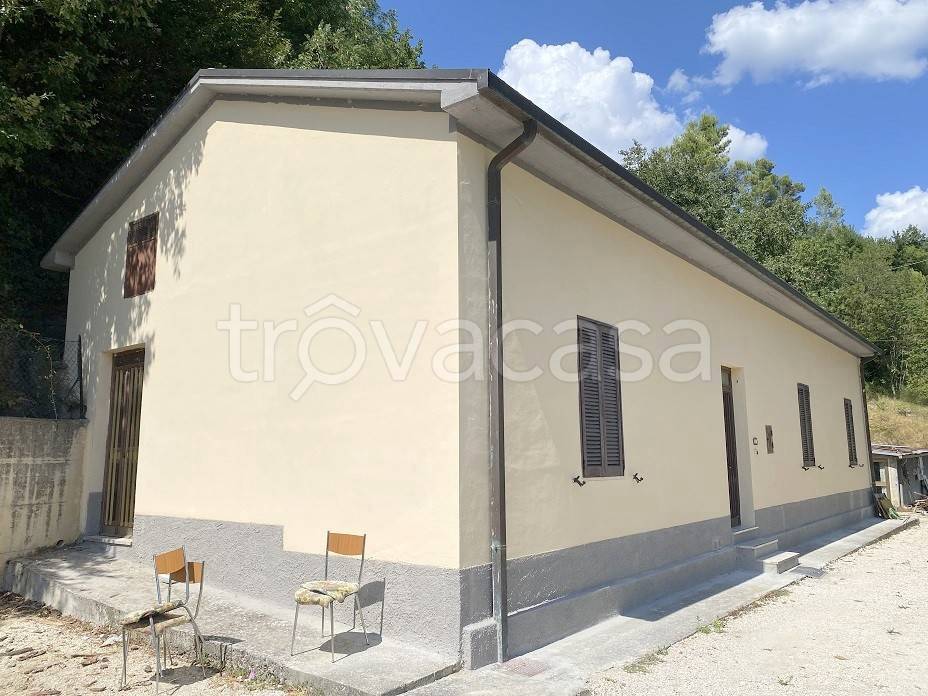 casa indipendente in vendita a Foligno in zona Pontecentesimo