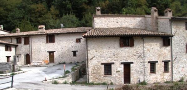casa indipendente in vendita a Foligno in zona Capodacqua