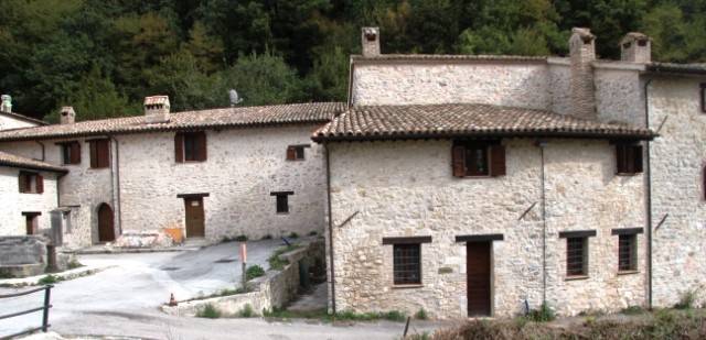 casa indipendente in vendita a Foligno in zona Rio
