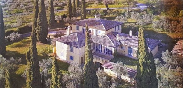 casa indipendente in vendita a Foligno in zona Camino