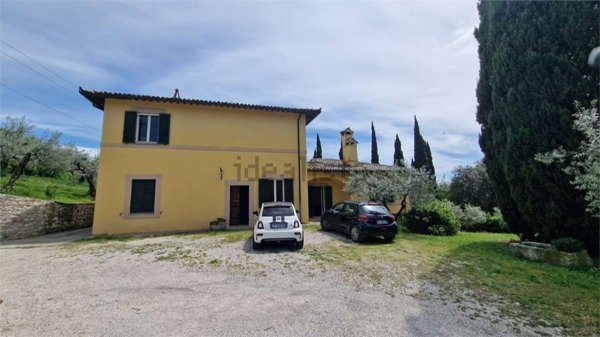 casa indipendente in vendita a Foligno