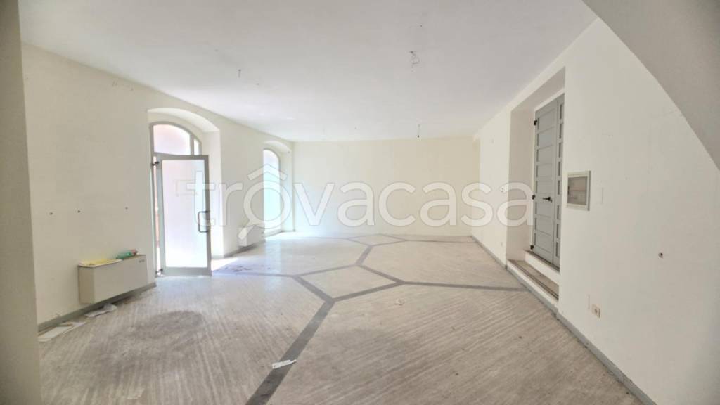 negozio in vendita a Foligno