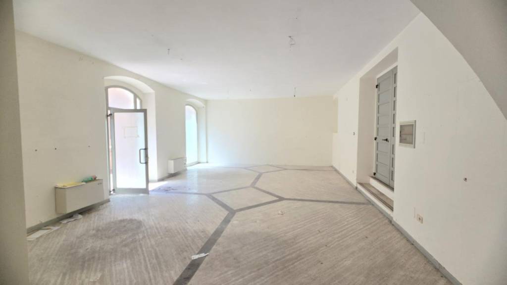 negozio in vendita a Foligno