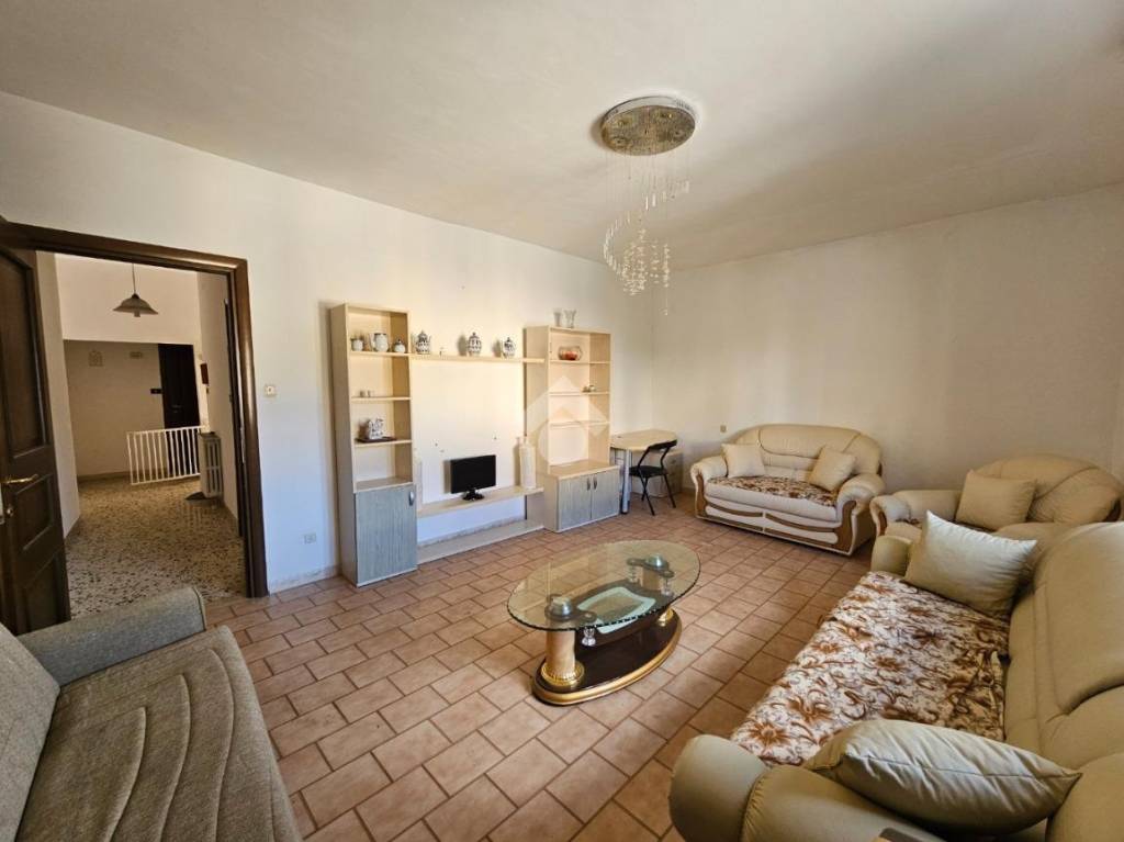 casa indipendente in vendita a Foligno in zona Sterpete