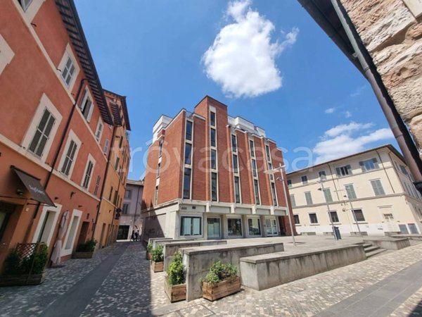 negozio in vendita a Foligno