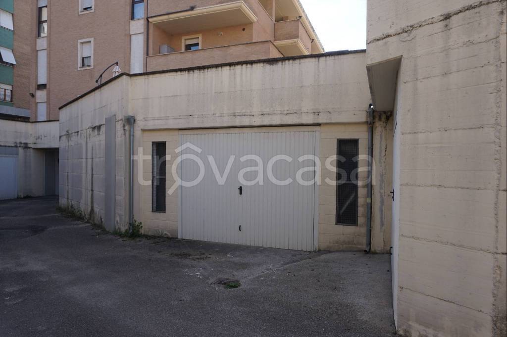 casa indipendente in vendita a Foligno in zona Cave