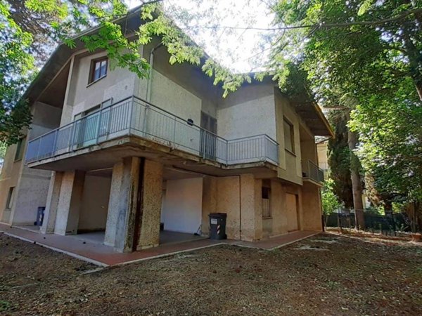 casa indipendente in vendita a Foligno