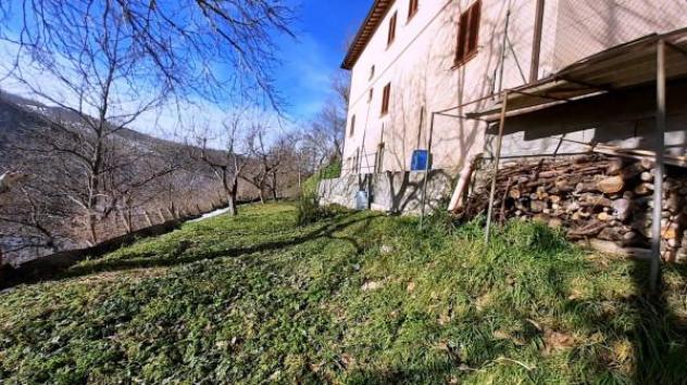casa indipendente in vendita a Foligno in zona Colfiorito