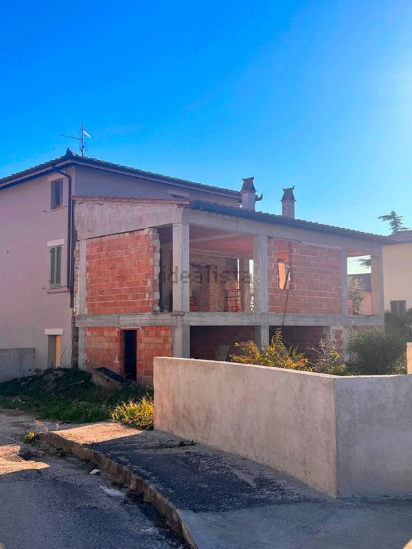 casa indipendente in vendita a Foligno
