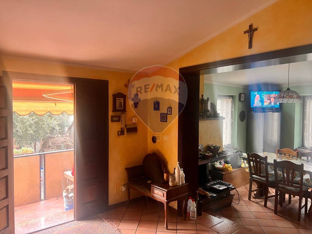 casa indipendente in vendita a Foligno in zona Borroni