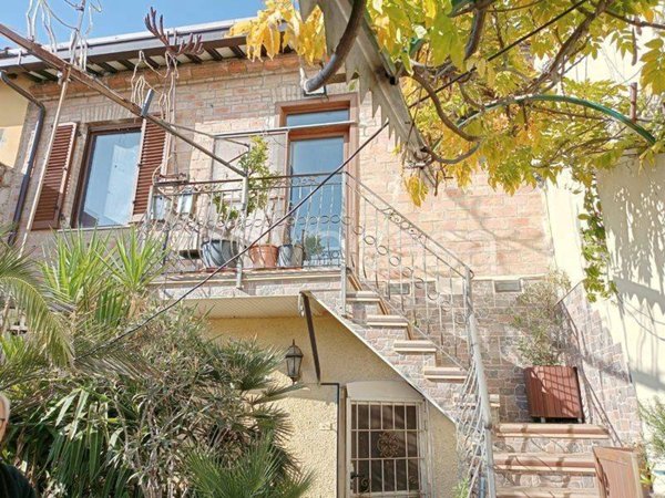 casa indipendente in vendita a Foligno in zona Sant'Eraclio