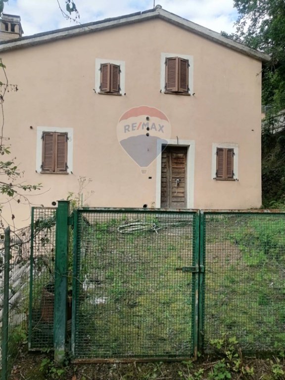 casa indipendente in vendita a Foligno in zona Rasiglia