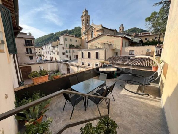 casa indipendente in vendita a Foligno in zona Belfiore