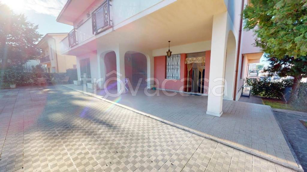 casa indipendente in vendita a Foligno in zona Sant'Eraclio
