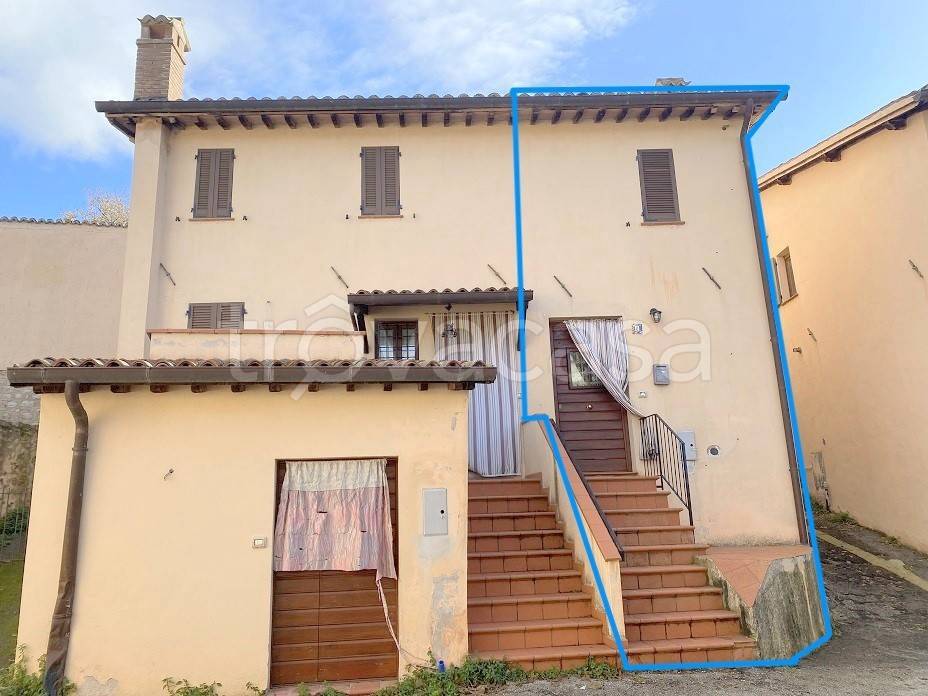 casa indipendente in vendita a Foligno in zona Collelungo
