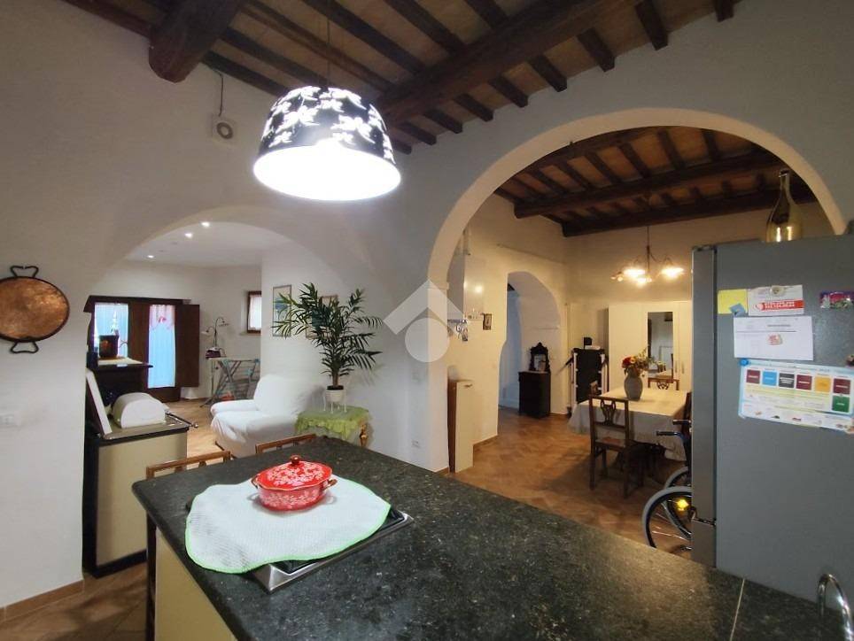 casa indipendente in vendita a Foligno