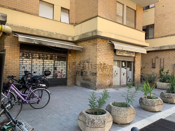 locale commerciale in vendita a Foligno