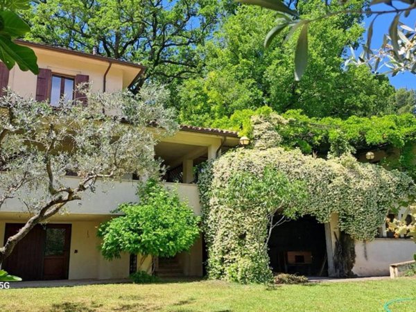 casa indipendente in vendita a Foligno in zona Rasiglia
