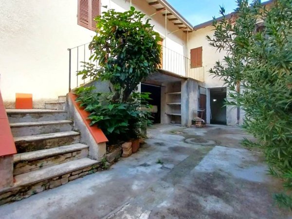 casa indipendente in vendita a Foligno in zona Borroni